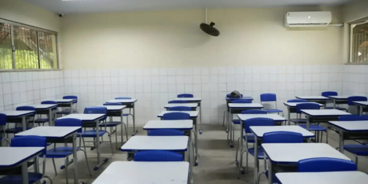 Programa ‘Dinheiro na Escola Paraense’ amplia autonomia e moderniza estrutura da Escola Palmira Gabriel, em Belém