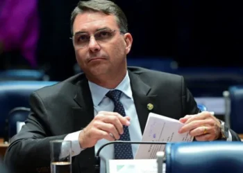 Campanha de Flávio Bolsonaro calcula prejuízos com proibição de visitas e reconhece impacto