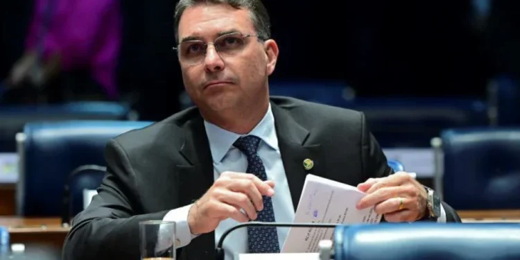 Campanha de Flávio Bolsonaro calcula prejuízos com proibição de visitas e reconhece impacto
