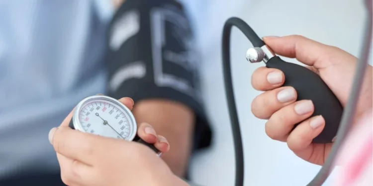 Pressão alta: veja sete hábitos que podem ajudar a controlá-la e proteger o coração