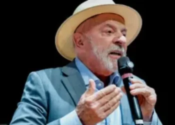 ‘Ninguém vai meter o bedelho nas eleições’, diz Lula ao criticar EUA e Argentina
