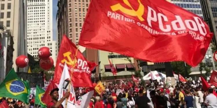PCdoB oficializa apoio à candidatura de Lula