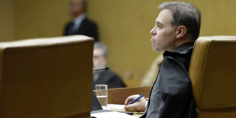 Mendonça tira tornozeleiras de ex-integrantes do governo Bolsonaro no caso INSS